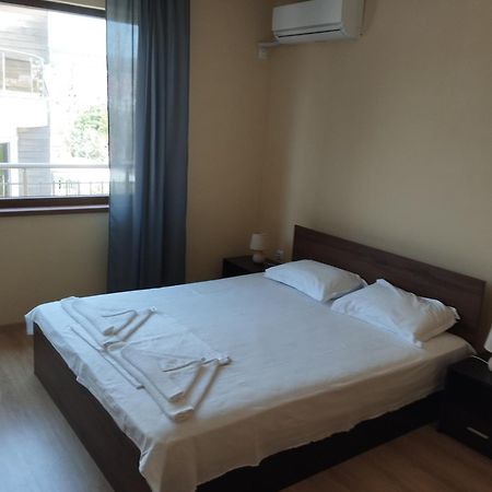 Alfa Guest Rooms With Parking Varna Exterior foto