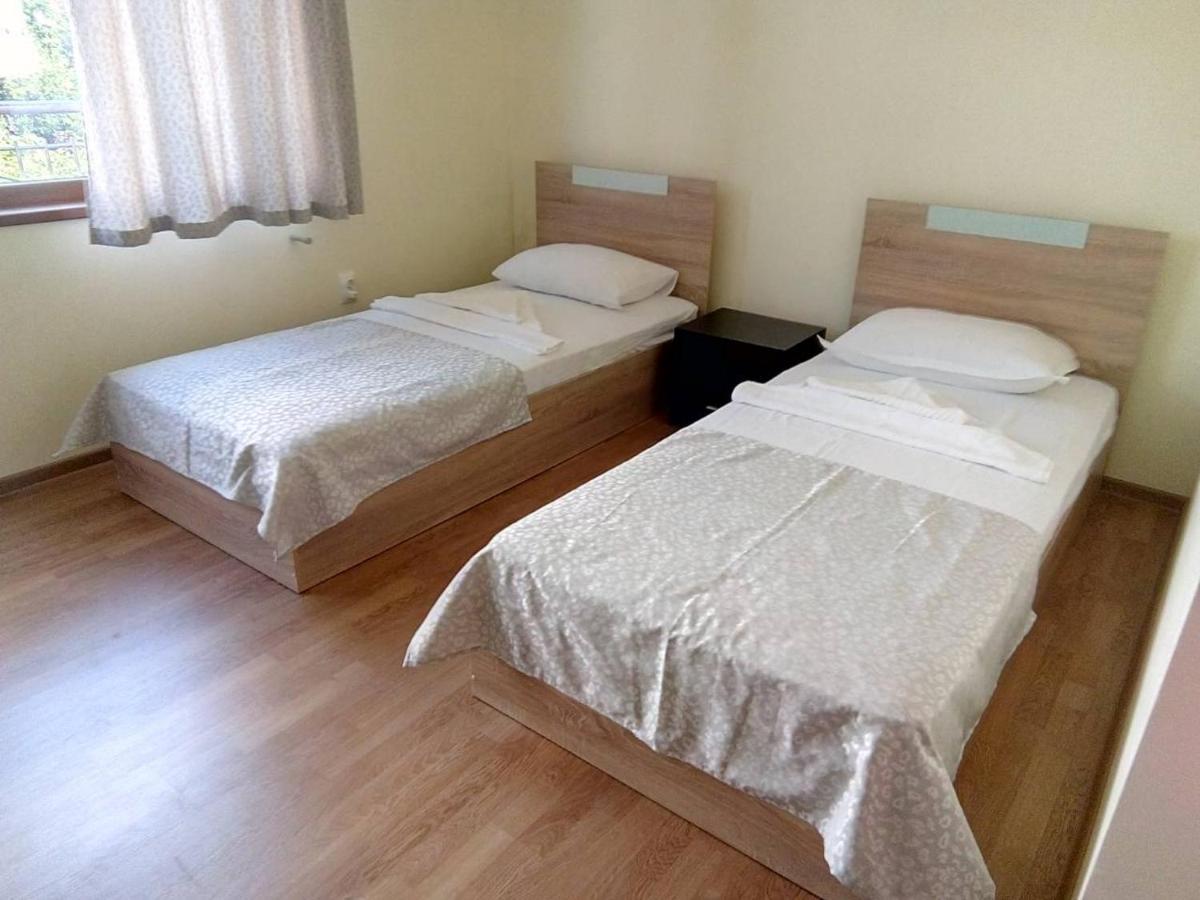 Alfa Guest Rooms With Parking Varna Exterior foto