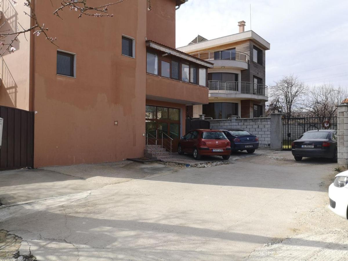 Alfa Guest Rooms With Parking Varna Exterior foto