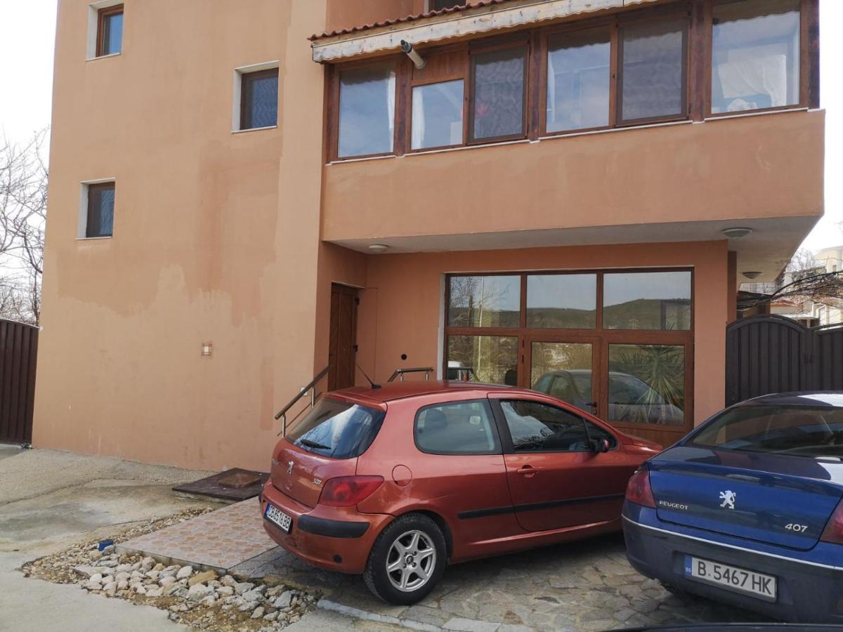 Alfa Guest Rooms With Parking Varna Exterior foto