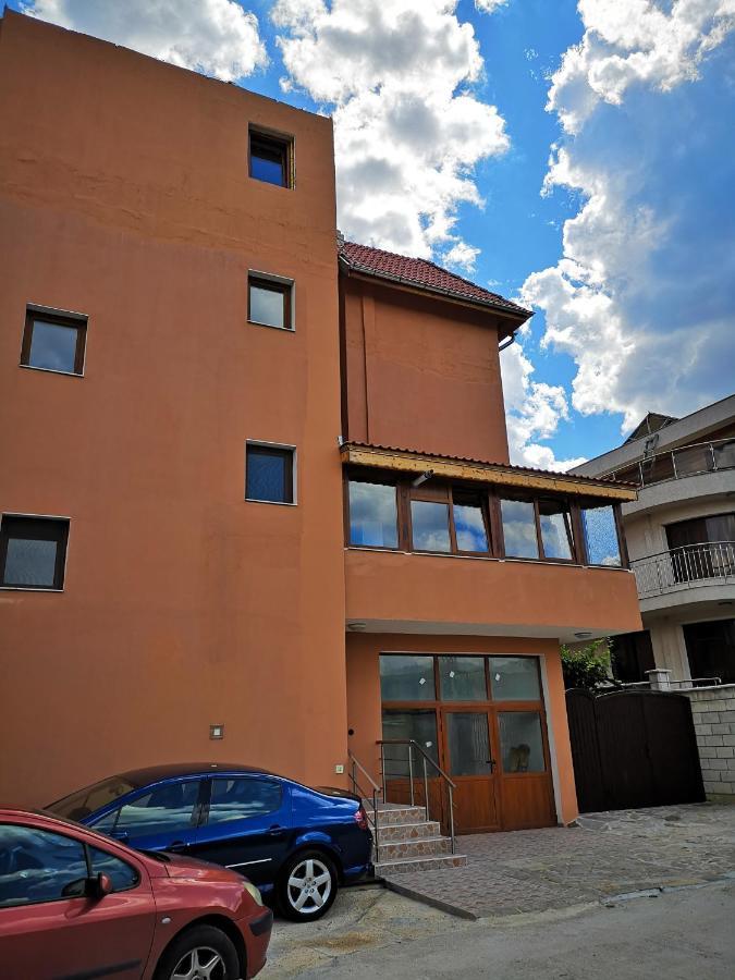 Alfa Guest Rooms With Parking Varna Exterior foto