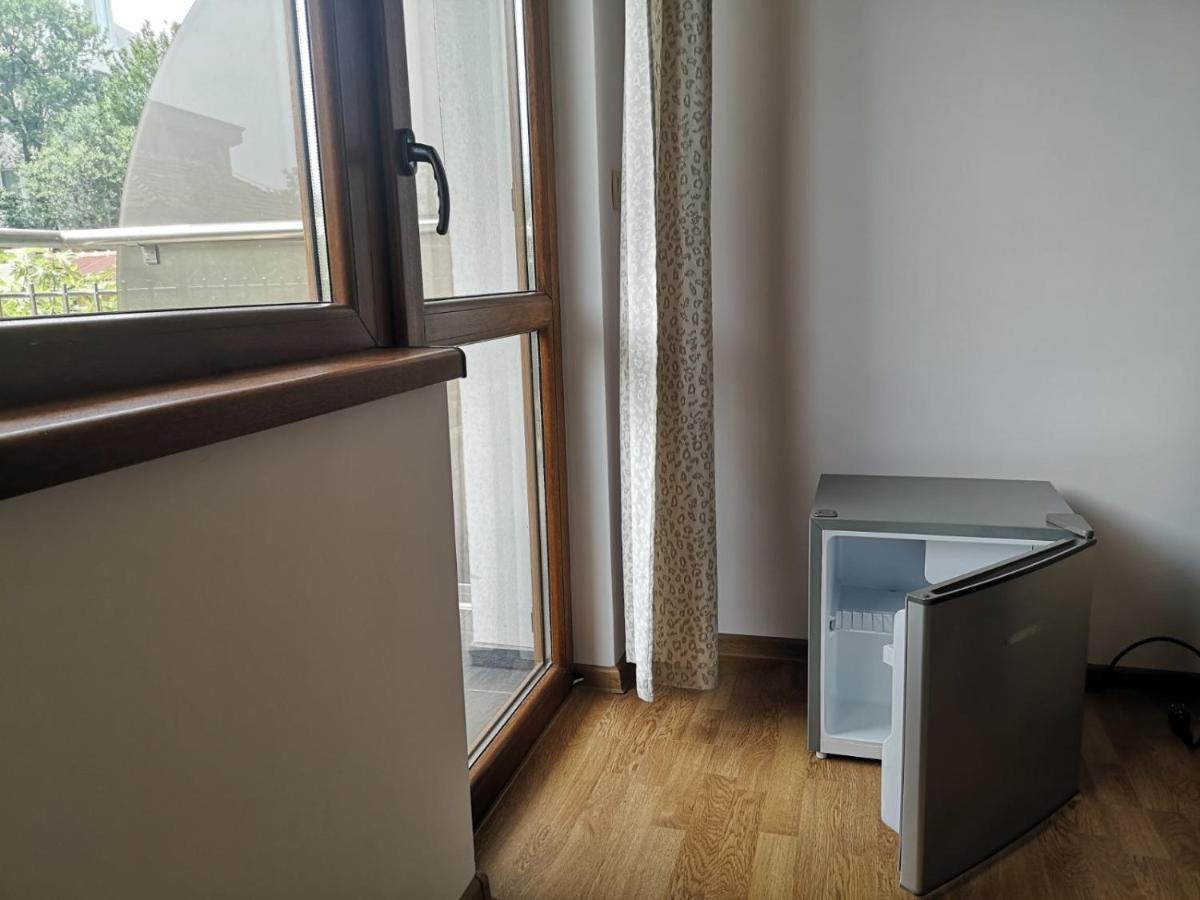 Alfa Guest Rooms With Parking Varna Exterior foto